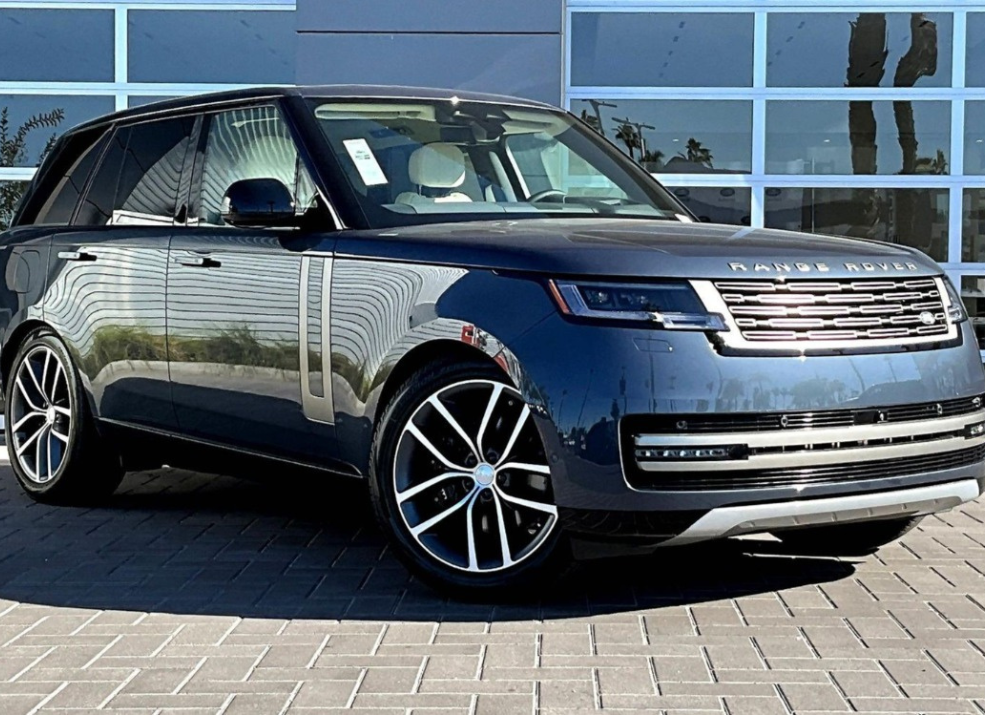 2026 BMW X7M This New 2026 Alpine White BMW X7 XDrive40i AWD 1